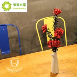 女士办公桌上的摆件办公桌左边摆什么好